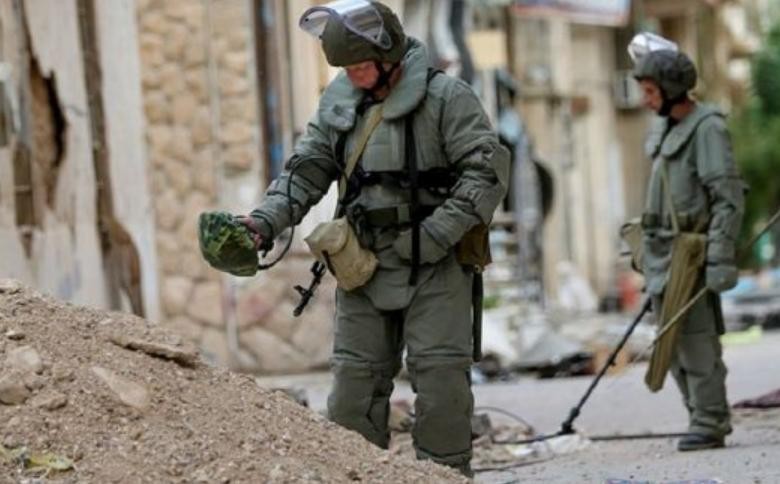 Công binh Nga dò mìn tại Syria. Ảnh: Cankao