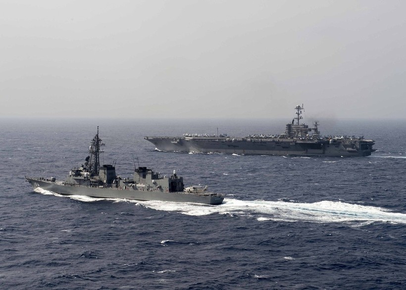 Cụm tấn công tàu sân bay USS John C. Stennis Hải quân Mỹ và Lực lượng Phòng vệ Biển Nhật Bản tiến hành diễn tập ở vùng biển Philippines ngày 23/2/2016. Ảnh: Thời báo Hoàn Cầu