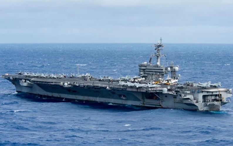 Tàu sân bay USS Carl Vinson tiến hành tuần tra Biển Đông. Ảnh: Newsjs