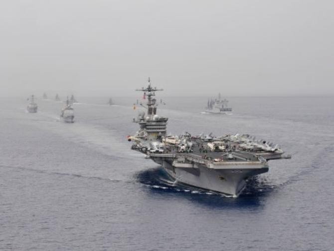 Tàu sân bay USS Carl Vinson tham gia tập trận chung Malabar 2012 với Hải quân Ấn Độ. Ảnh: Business Insider