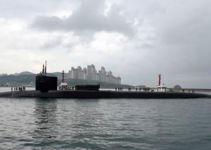 Ngày 25/4/2017, tàu ngầm hạt nhân USS Michigan đến Busan, Hàn Quốc. Ảnh: VOA