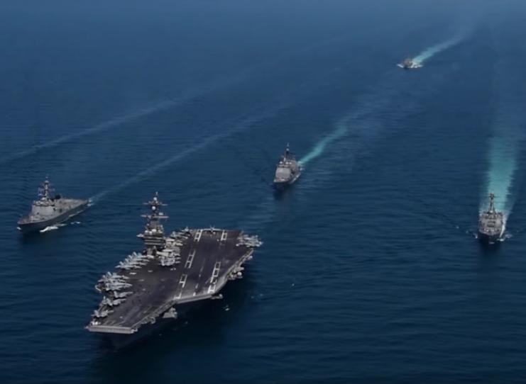 Cụm tấn công tàu sân bay USS Carl Vinson và tàu khu trục Hàn Quốc. Ảnh: RT