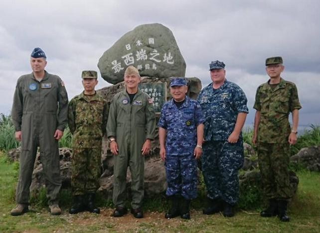 Đô đốc Harry Harris cùng Đô đốc Kawano Katsutoshi thăm trạm giám sát radar