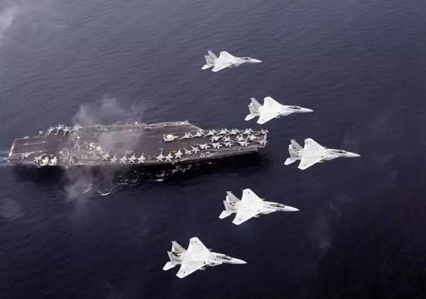 Hạm đội liên hợp Mỹ - Nhật và máy bay chiến đấu F-15 Nhật Bản tiến hành tập trận chung. Ảnh: Sohu