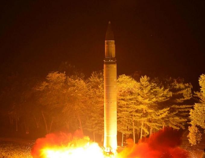 Ngày 28/7/2017, Triều Tiên phóng thử tên lửa đạn đạo xuyên lục địa Hwasong-14 lần hai trong tháng 7/2017. Ảnh: Reuters