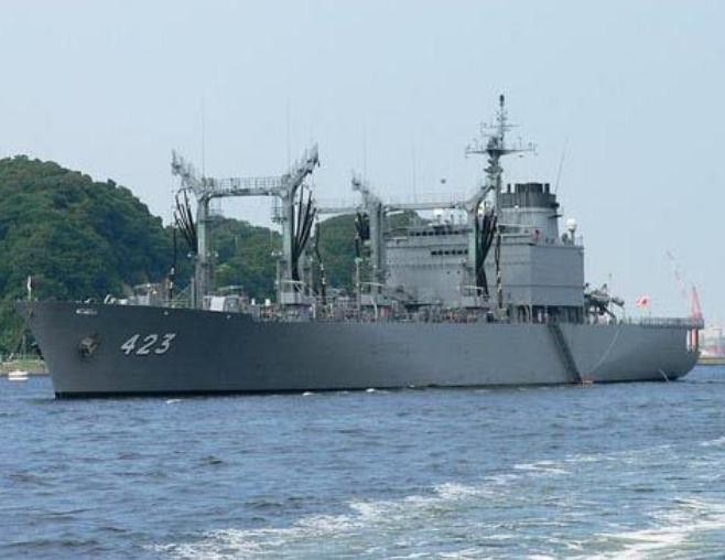 Tàu tiếp tế Tokiwa của Lực lượng Phòng vệ Biển Nhật Bản. Ảnh: Cankao.