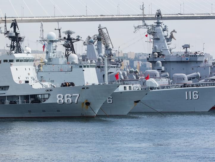 Biên đội tàu chiến Trung Quốc tham gia tập trận Liên hợp trên biển - 2017 giai đoạn hai với Hải quân Nga. Ảnh: Kaixian.