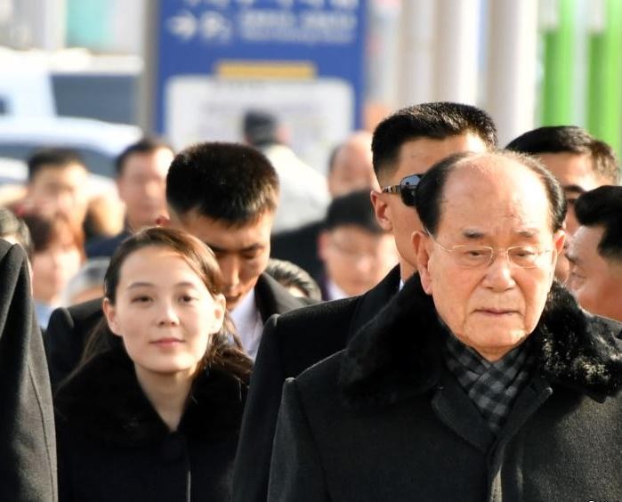 Đoàn đại biểu cấp cao Triều Tiên thăm Hàn Quốc gồm Chủ tịch Quốc hội Kim Jong-nam (phải) và bà Kim Yo-jong, em gái nhà lãnh đạo Triều Tiên Kim Jong-un. Ảnh: Reuters.