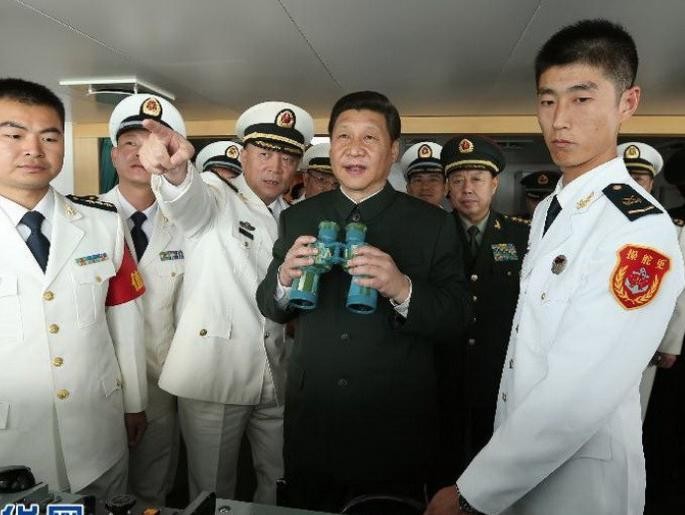 Tháng 12/2012, Chủ tịch Trung Quốc Tập Cận Bình thị sát Hạm đội Nam Hải. Ảnh: Sohu/Xinhuanet.
