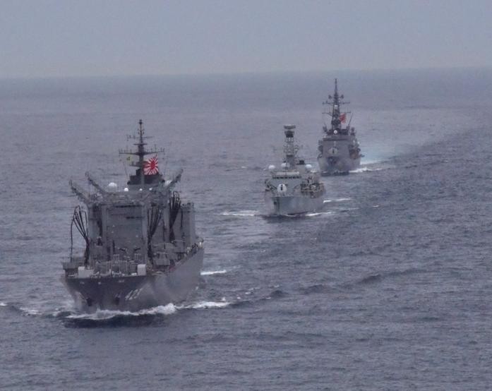 3 tàu chiến của Hải quân Anh và Lực lượng phòng vệ biển Nhật Bản tiến hành diễn tập liên hợp ở Thái Bình Dương. Ảnh: Huanqiu.
