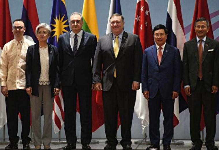 Ngày 4/8/2018, Ngoại trưởng Mỹ Mike Pompeo tham dự Hội nghị cấp cao ASEAN. Ảnh: Getty Images.