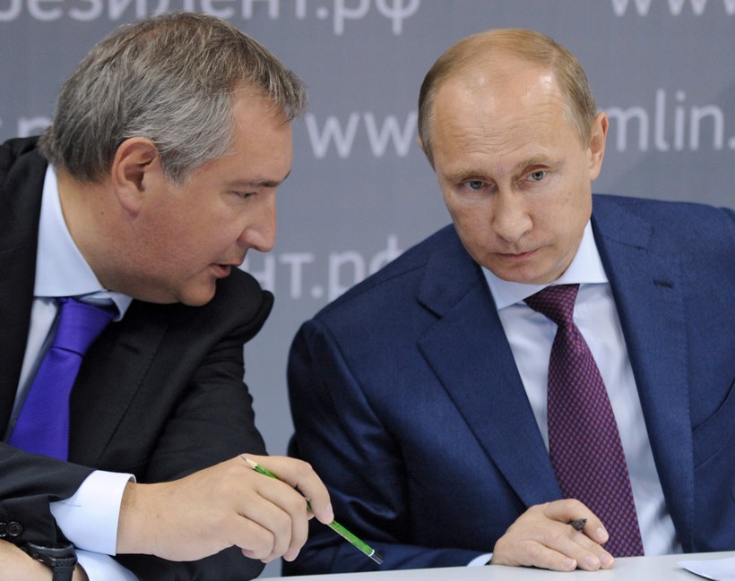Tổng thống Putin và phó thủ tướng Dmitry Rogozin