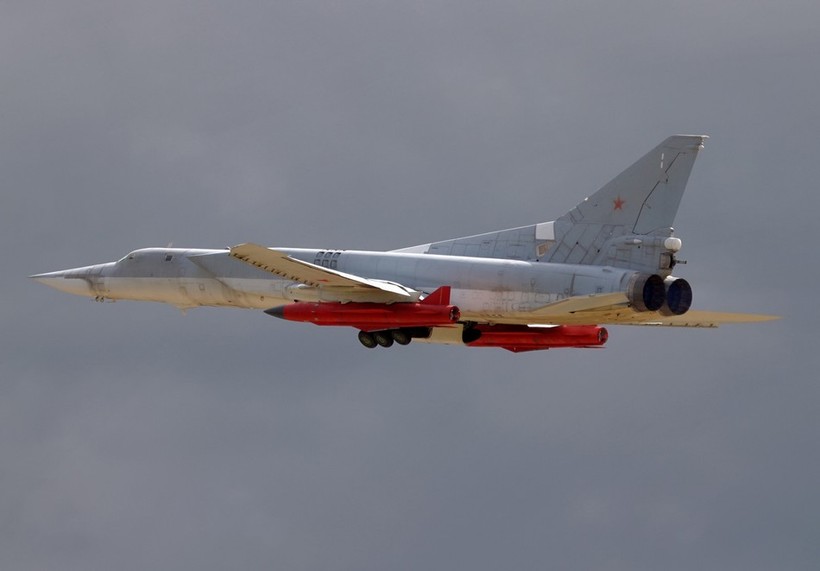 Máy bay ném bom chiến lược tầm xa Tu-22M3 mang tên lửa hành trình tấn công phiến quân Syria