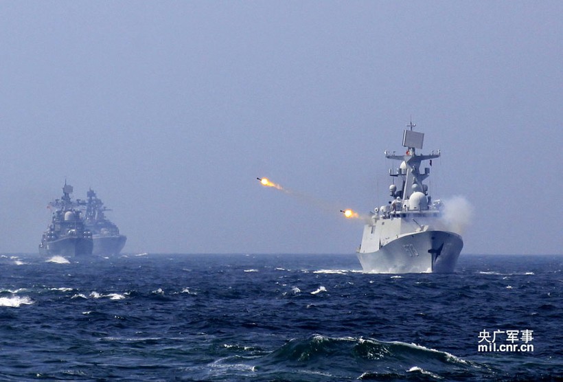 Chiến hạm Trung Quốc tập trận bắn đạn thật trên biển
