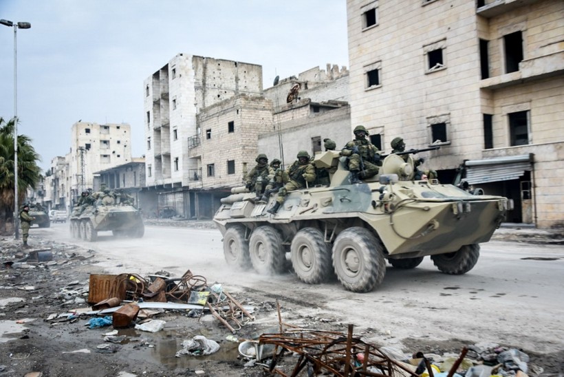 Binh sĩ Nga làm nhiệm vụ ở thành phố Aleppo, Syria