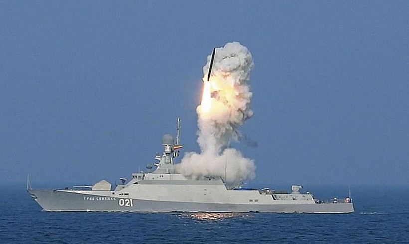 Chiến hạm cỡ nhỏ lớp Buyan của Nga phóng tên lửa hành trình tầm xa Kalibr tấn công phiến quân tại Syria