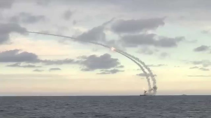 Chiến hạm Nga phóng tên lửa hành trình Kalibr tấn công phiến quân Syria
