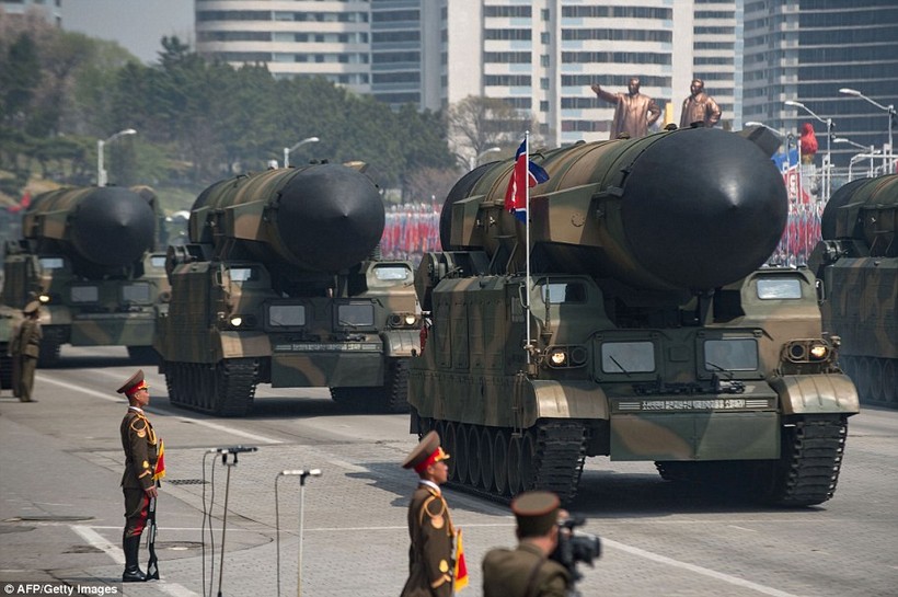 Tên lửa đạn đạo kiểu mới được Triều Tiên khoe trong lễ duyệt binh lịch sử vừa qua