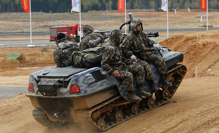 Một robot chiến đấu chở quân của Nga