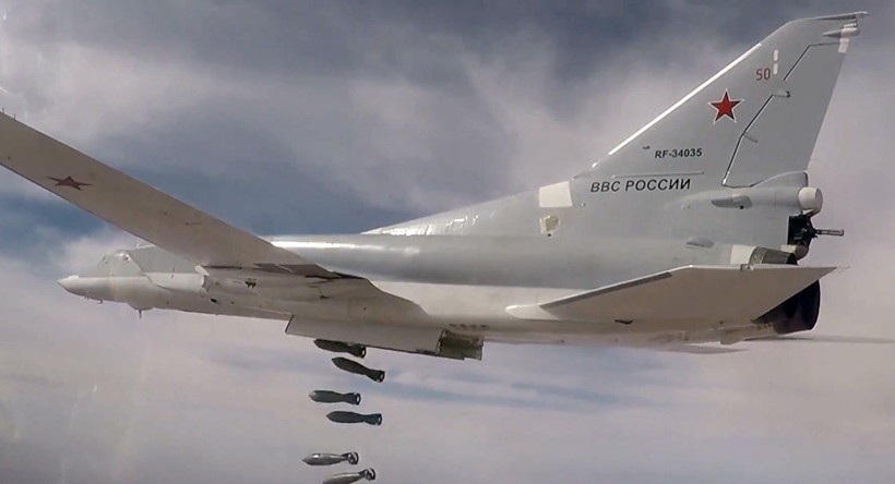 Máy bay ném bom chiến lược Tu-22M3 của Nga dội bom diệt mục tiêu khủng bố tại Syria