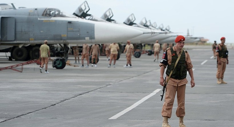Dàn chiến đấu cơ Nga tại sân bay ở Syria
