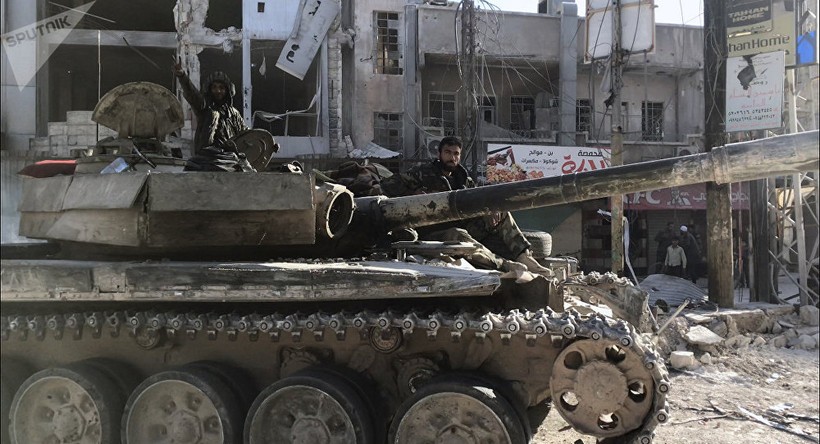 Xe tăng quân đội Syria trên chiến trường Đông Ghouta