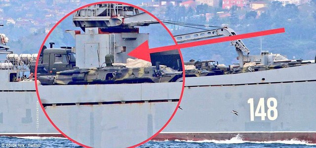 Tàu Alexandr Tkachenko được cho là chở theo nhiều khí tài quân sự đổ bộ Syria