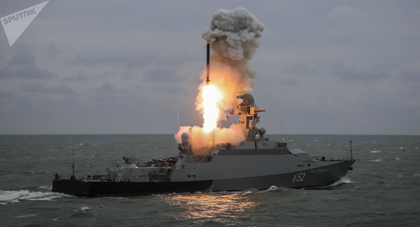 Chiến hạm Nga phóng tên lửa hành trình tầm xa Kalibr