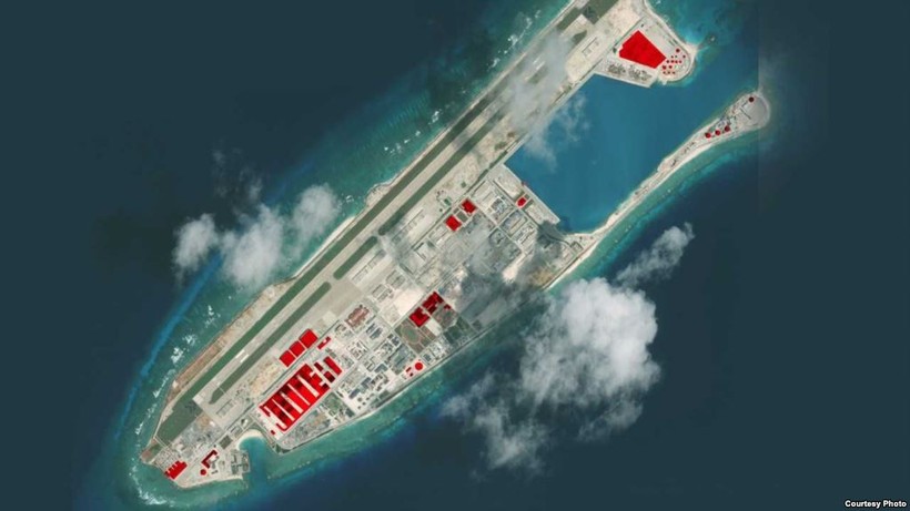 Đá Chữ Thập đã bị Trung Quốc bồi lấp thành đảo nhân tạo phi pháp với đường băng, cầu cảng, nhà chứa máy bay và các công trình quân sự kiên cố tại quần đảo Trường Sa