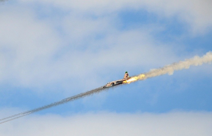Cường kích Su-24 Nga khai hỏa diệt mục tiêu trên chiến trường Syria