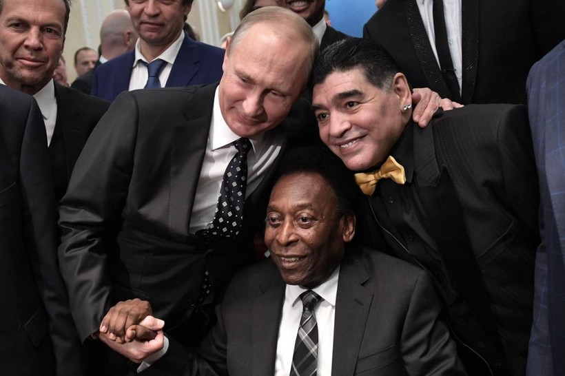 Ông Putin cùng hai huyền thoại bóng đá thế giới Pele và Maradona
