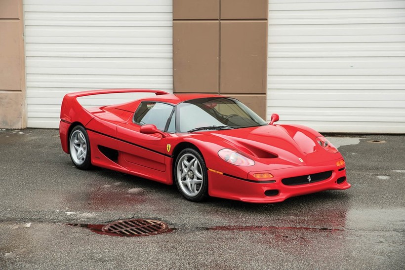 Chỉ 349 chiếc F50 được sản xuất, và 50 chiếc được bán tại thị trường Mỹ. Ferrari F50 không phải những mẫu xe thường có thể nhìn thấy hàng ngày.