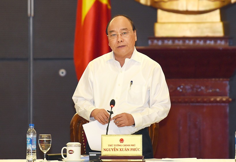 Thủ tướng Nguyễn Xuân Phúc làm việc  với lãnh đạo các bộ, ngành xử lý các kiến nghị của doanh nghiệp.