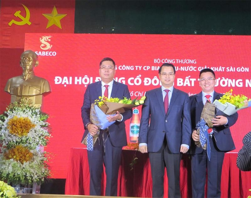 Ông Nguyễn Thành Nam - Tân Tổng Giám đốc Sabeco (người đứng ngoài cùng bên trái) - Nguồn: Internet