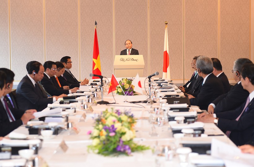 Thủ tướng Nguyễn Xuân Phúc tại cuộc tọa đàm với các lãnh đạo doanh nghiệp, tổ chức kinh tế vùng Kansai.