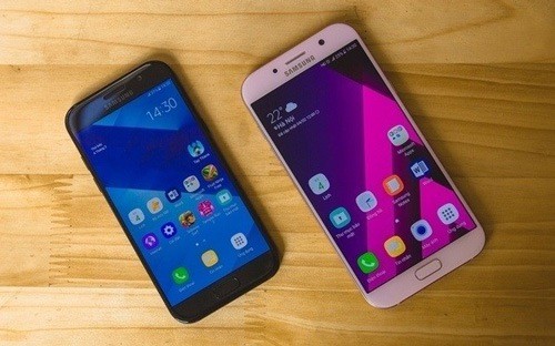 Galaxy A5 và Galaxy A7 (phiên bản 2017) của Samsung là hai sản phẩm thuộc phân khúc tầm trung trong top 10 smartphone bán chạy nhất tháng 4.
