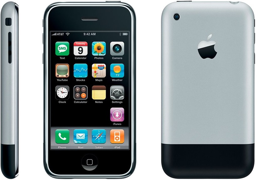 Chiếc iPhone đầu tiên được Steve Jobs giới thiệu ngày 9/1/2007. 