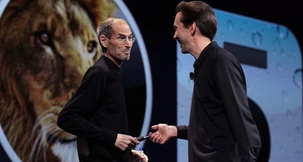 Steve Jobs và cậu học trò Scott Forstall
