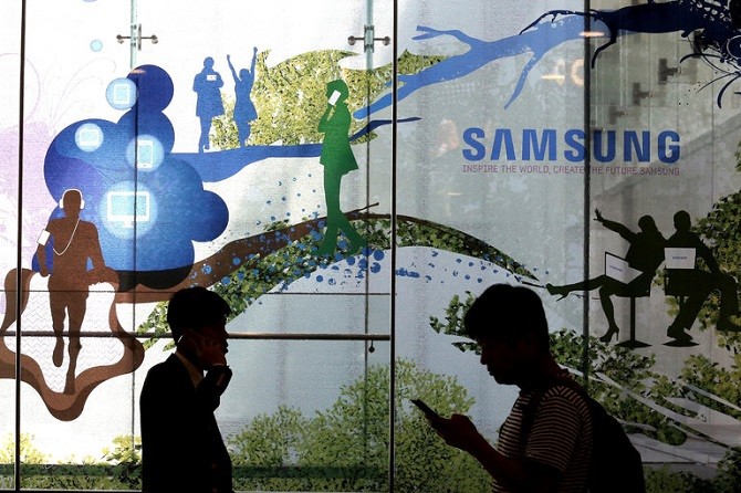Một cửa hàng của Samsung tại Seoul, Hàn Quốc. Với lãi ròng 10 tỷ USD trong quý vừa qua, Samsung Electronics đã vượt mặt Apple để trở thành công ty công nghệ có lợi nhuận lớn nhất thế giới. (Ảnh: Assiociated Press)

