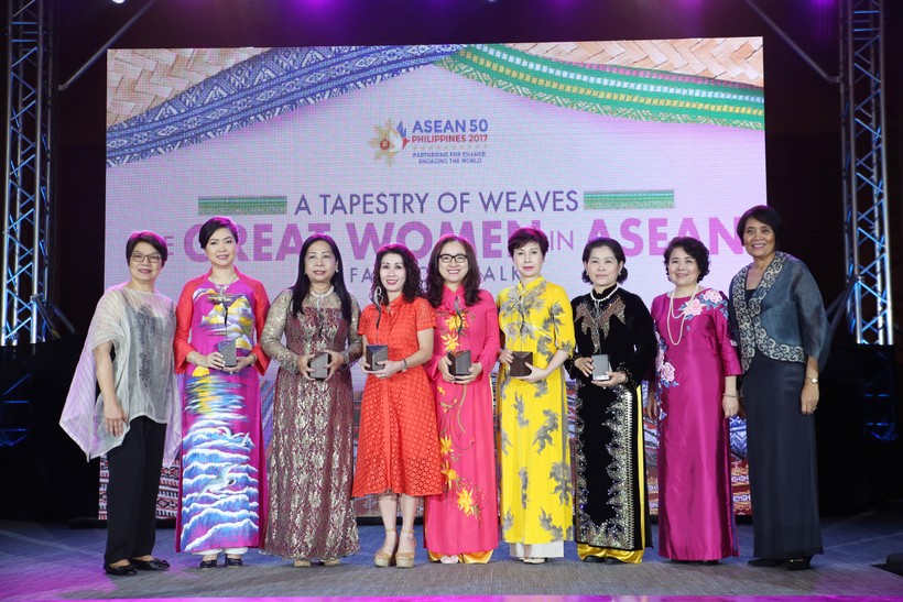 Bà Lê Thu Thủy nhận giải thưởng “Doanh nhân nữ tiêu biểu ASEAN"