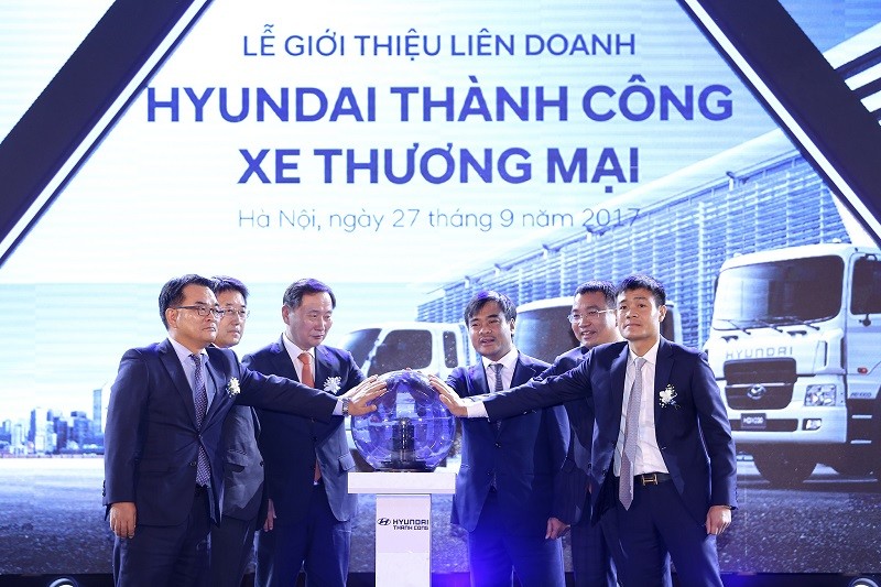 Đại diện Tập đoàn Hyundai - Tập đoàn Thành Công thực hiện nghi lễ hợp tác. Nguồn: Huyndai