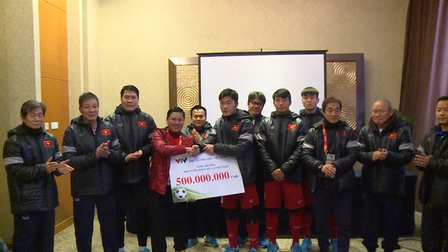 Đài Truyền hình Việt Nam trao thưởng cho ĐT U23 Việt Nam. Nguồn: VTV