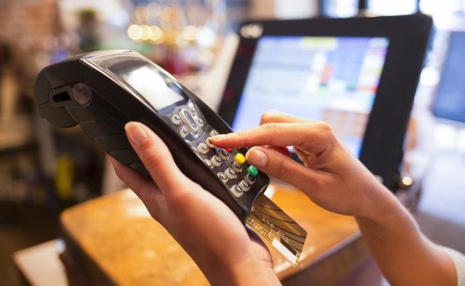 Chủ thẻ Woori Bank phát hành tại VN có thể giao dịch thanh toán trên gần 17.200 máy ATM và 230.000 máy POS thuộc hệ thống của NAPAS