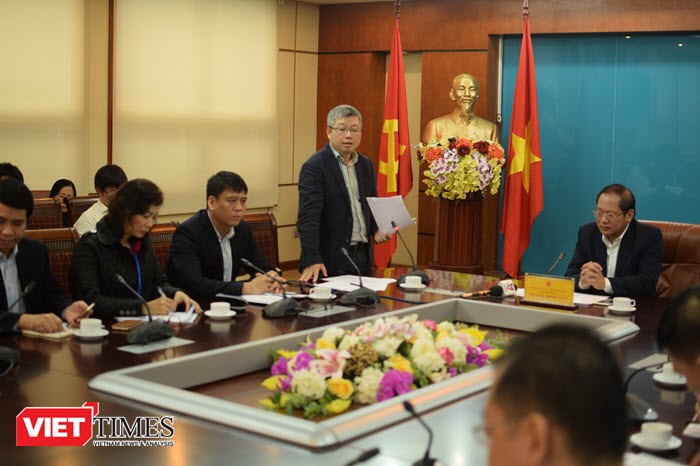 Ông Nguyễn Thanh Lâm, Cục trưởng Cục Phát thanh, Truyền hình & Thông tin điện tử (Bộ TT&TT) trao đổi tại buổi làm việc.