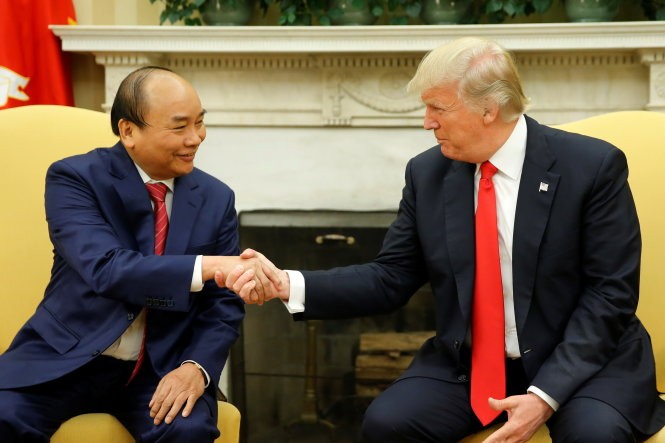 Thủ tướng Nguyễn Xuân Phúc và Tổng thống Donald Trump Ảnh: Reuters