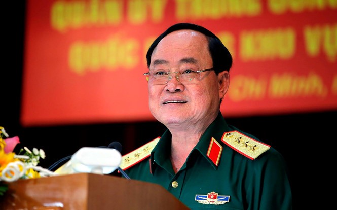 Thượng tướng Trần Đơn - Thứ trưởng Bộ Quốc phòng báo cáo tình hình sử đụng đất quốc phòng khu vực sân bay Tân Sơn Nhất tại Hội nghị sáng 8.8 Ảnh: Ngọc Dương