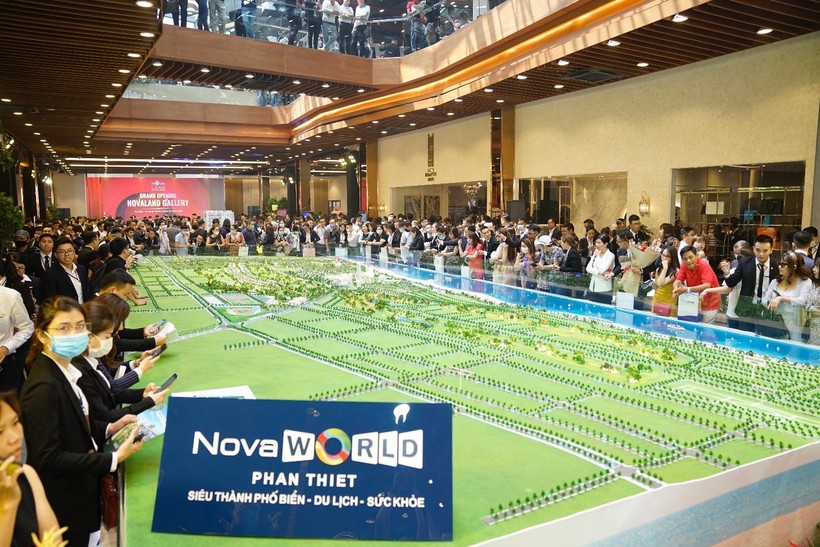 Sản phẩm bất động sản tại dự án NovaWorld Phan Thiet – Siêu thành phố biển – Du lịch – Sức khỏe với quy mô 1000 ha tại Phan Thiết, Bình Thuận thu hút đông các nhà đầu tư trong những tháng cuối năm.(Ảnh: Novaland Gallery trong ngày khai trương)