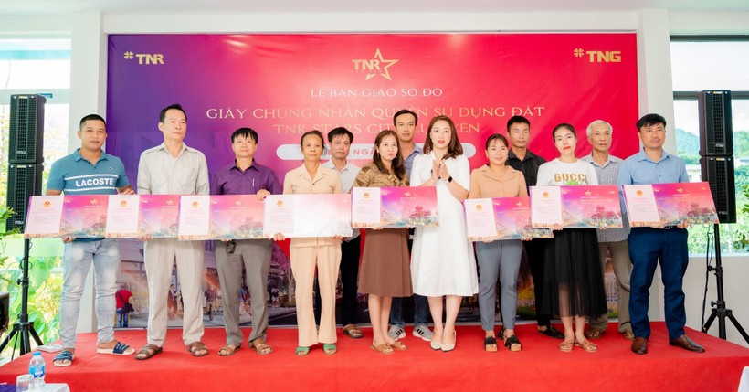 Lễ bàn giao sổ đỏ - giấy chứng nhận quyền sử dụng đất tại khu đô thị TNR Stars City Lục Yên lần thứ hai trong năm 2022.