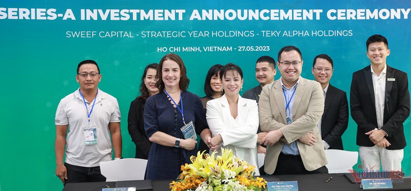 Chủ tịch Học viện TEKY Đào Lan Hương và đại diện Sweef Capital, Strategy Year Holding vừa ký kết thỏa thuận đầu tư.