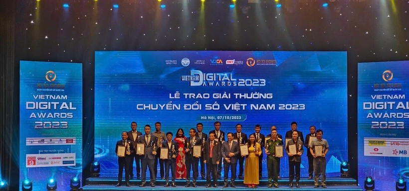 Năm thứ hai liên tiếp TVU đạt Giải thưởng Chuyển đổi số Việt Nam - Vietnam Digital Awards 